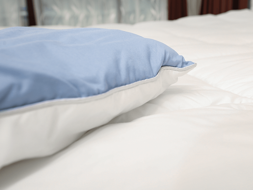 Kaksivärinen polyesteripeitto